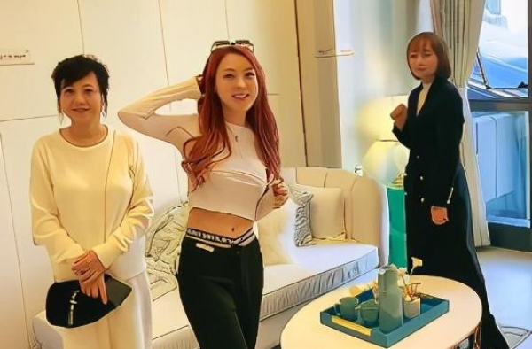 郭美美长沙商演捞金，花两百万买房不心疼，出狱后她竟然还是富婆