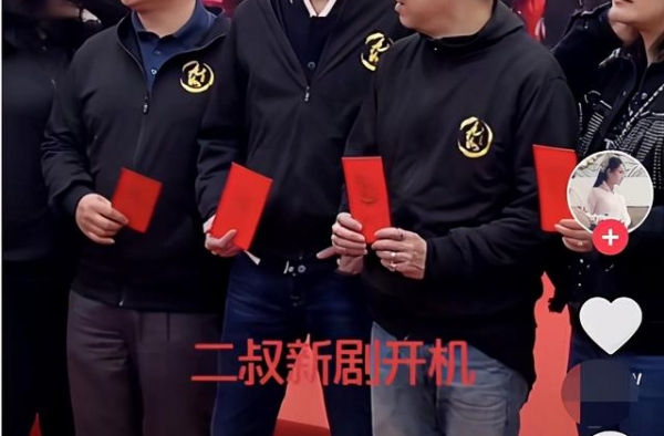 冯绍峰晒聊天记录气氛热闹，与赵丽颖各自努力，感情依旧甜蜜