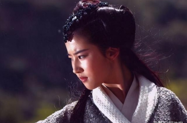 仙剑3：灵儿的母亲是青儿，青儿是紫萱的女儿，那紫萱的母亲是？