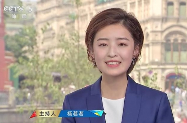 美女主持被屡传遭央视开除，公开近照曝现状，疑转发官博为己正名