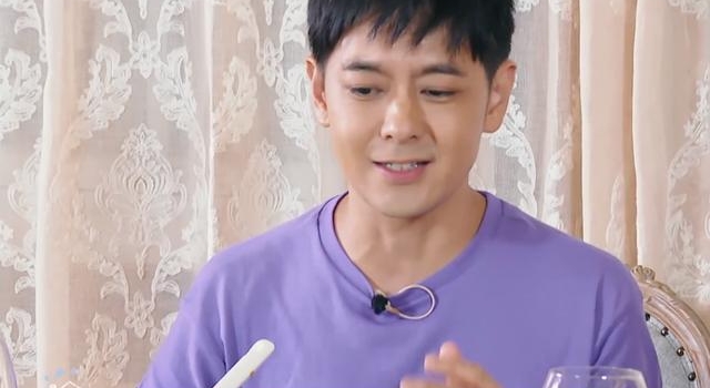 林志颖一家14口合照，11岁kimi蹲马步切菜，妈妈：好想哭