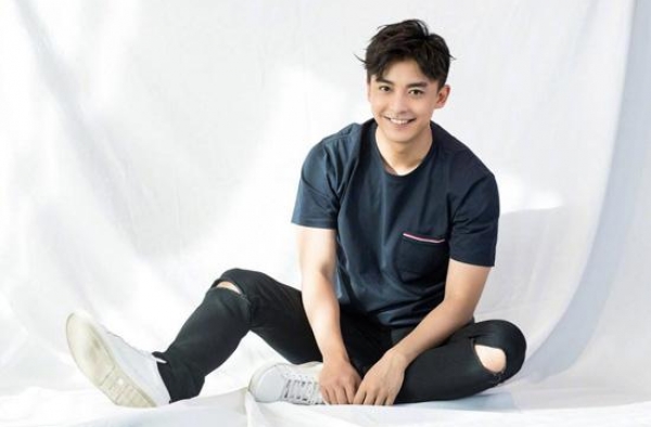 李佳航的13年：他到底背着我们演了多少剧？