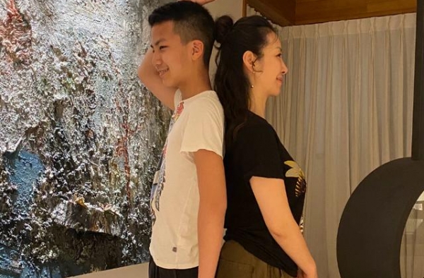 都说黄多多气质随妈好美，可见了多妹后，才懂啥叫“神仙遗传”