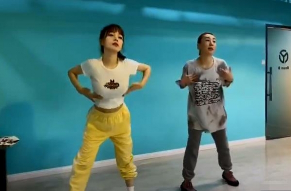 正式出道！李小璐发单曲遭差评，自嘲“老阿姨”但却不言弃