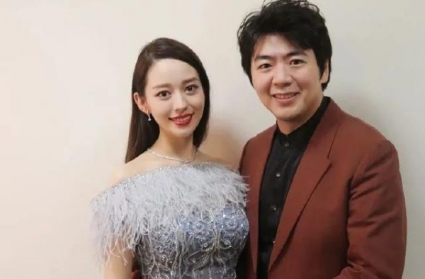 吉娜曾脸胖胳膊粗，上围比例与普通人无异，嫁给郎朗身材愈发夸张