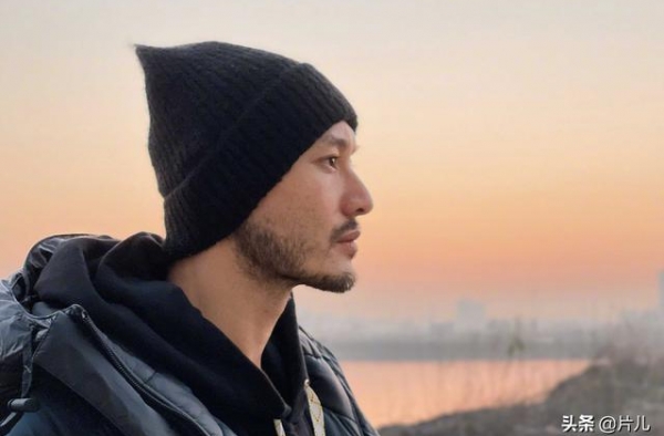 明星排队替黄晓明庆生，唯有baby视而不见，曾多次被传情变