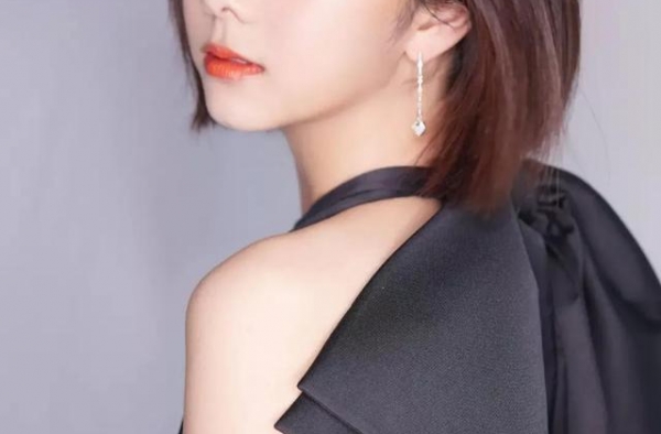 谭松韵甜美俏丽写真集：青春活力、靓丽动人！