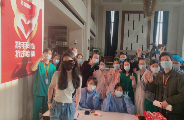 刘亦菲9个月后终回国，网友：“终于结束了异地恋”