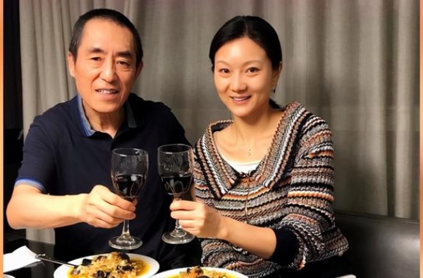 39岁陈婷近照，穿着时尚出席活动，?身材苗条让人羡慕