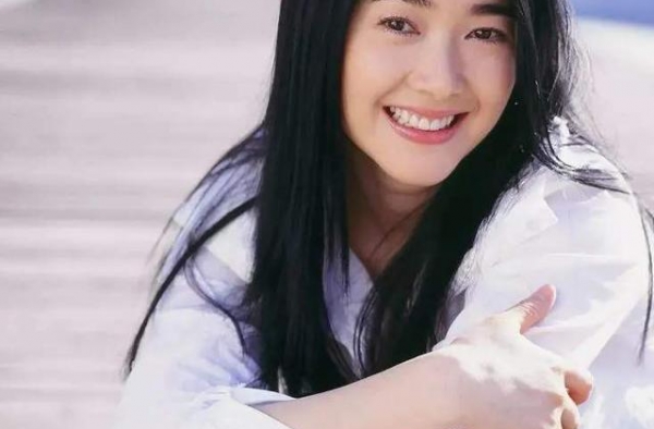 左小青变整容脸，央视节目避谈豪门婚姻，与画家爸爸互动令人羡慕