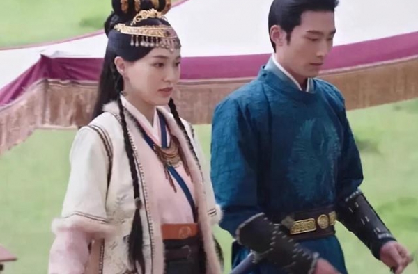 《燕云台》三美同框，唐嫣蛮腰几乎和脸同宽，同框佘诗曼显壮硕