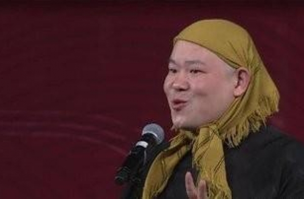 单亲妈妈承认碰瓷岳云鹏，暗示有人指使，曹云金疑似回应！