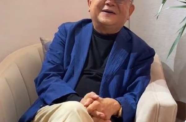 王刚回应误砸2亿珍宝传闻，自称没砸错，就算是真品也只值15万