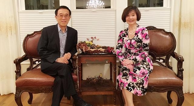 参观归亚蕾在美国的家，生活像个平凡老太太，闲来无事在家种瓜菜