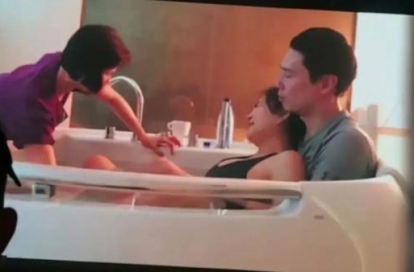 S.H.E陈嘉桦公开顺产视频，十几人陪产围观，产后失禁两年