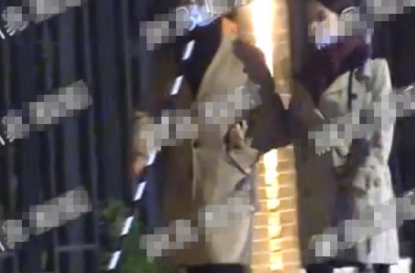 郎朗吉娜深夜看房，旁若无人狂撒狗粮，女生怀孕只胖肚子身材好