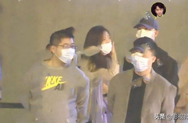 35岁黄轩携女友买家居用品疑为婚房准备，曾曝傍上54岁蒋雯丽