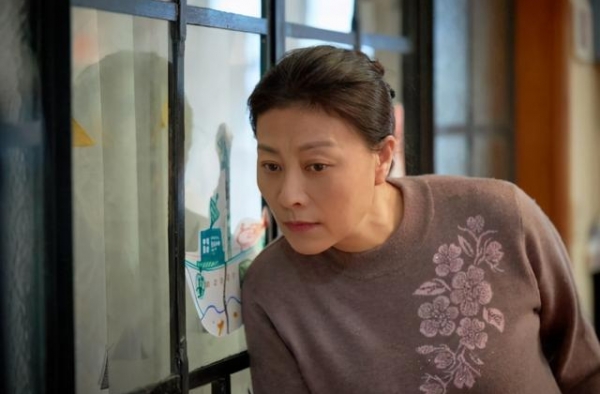 经历了离婚、患癌，为女儿至今未婚，58岁岳红：我终究是愧对她