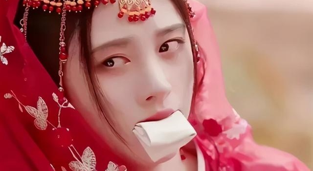 鞠婧祎的新剧来了！她的永久式全妆也不知道该怎么吐槽了...