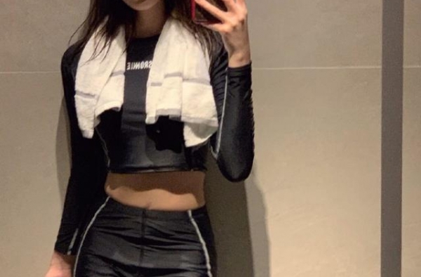 王思聪赞美半藏森林犯众怒，急忙解释并没有看上她，幸好女方机智