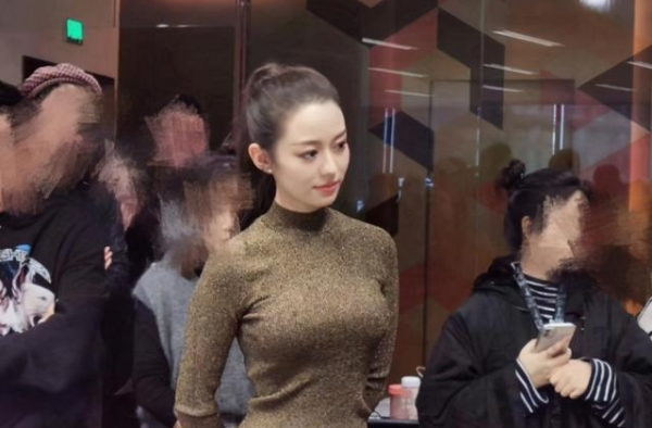 看到郎朗老婆吉娜的生图之后，我终于明白了什么叫“尤物”