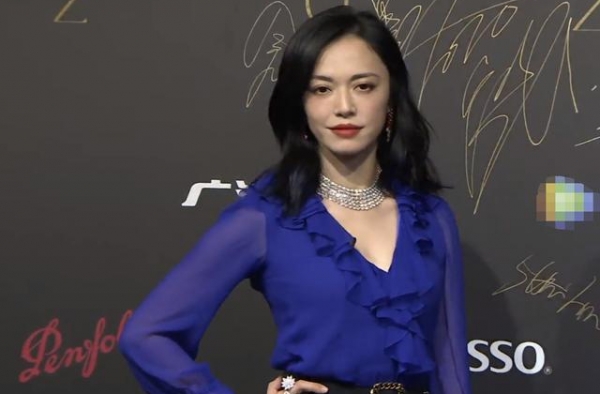 ELLEMEN电影活动：金晨网红脸，男偶像离开精修颜值低