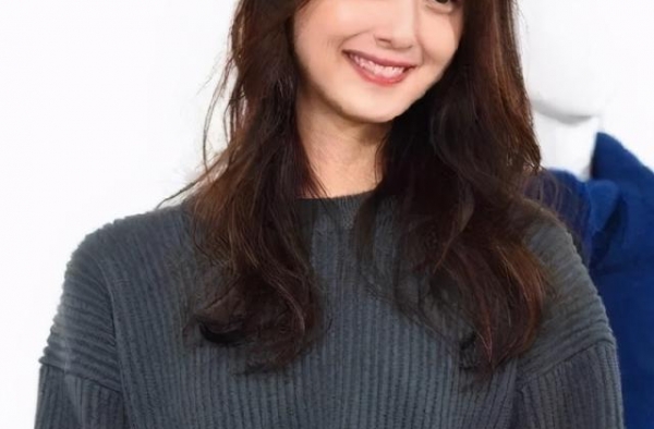 她可是佐佐木希啊！家花果然没有野屎香？