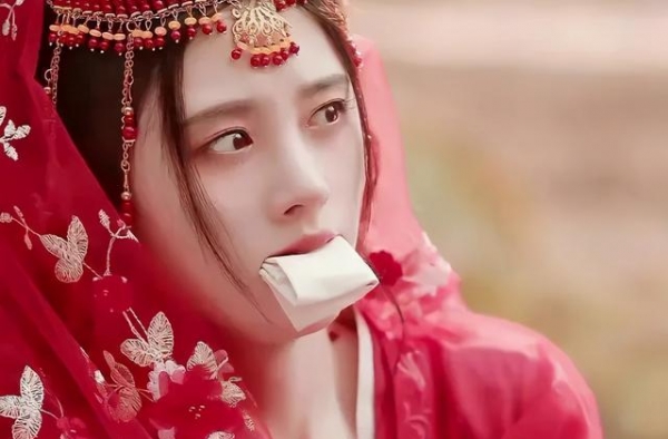 只是一部《如意芳霏》的时间，鞠婧祎又双叒叕凡尔赛式火了