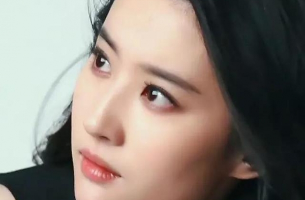 “神仙姐姐”刘亦菲写真合集：天生丽质、气质女神！