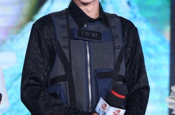 喷肖战的喷子们急眼了，流量明星也比不上肖战