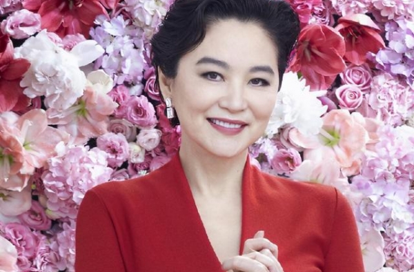 一代女神林青霞，11亿的豪宅一天都逛不完，家里自带农场和菜园