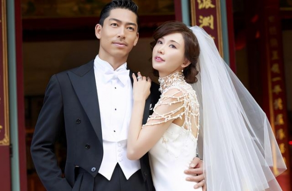 粉丝收到林志玲最新慈善年历，全是恩爱照，力破家暴离婚传闻