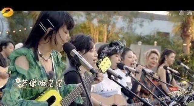 乘风破浪的姐姐在杭州路演，郁可唯摔伤崴到脚
