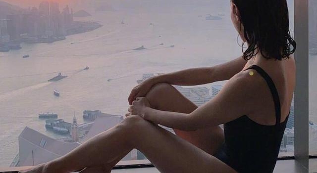 49岁黎姿晒出性感“泳装照”，平时只吃鱼肉，富婆减肥太拼命了