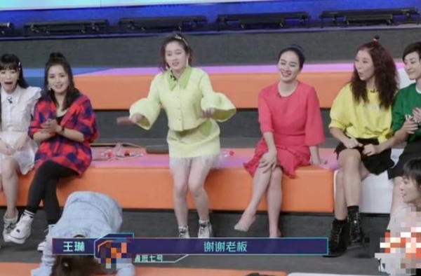 雪姨王琳上节目给黄奕下跪！何洁上前搀扶，黄奕：使不得使不得