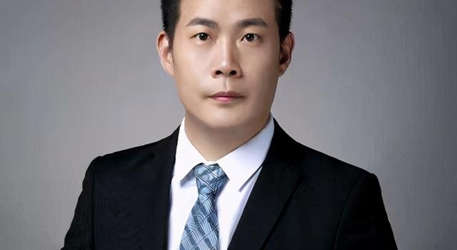 张晓磊曝大衣哥偷税漏税，说范冰冰案还有内幕，却被网友质疑人品