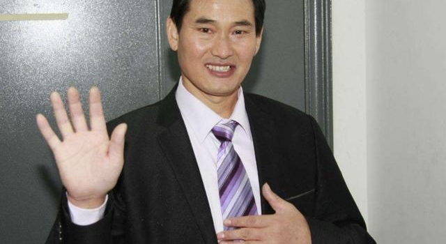 “大衣哥”儿媳妇开豪车炫富？儿媳坦言：钱都是自己挣的