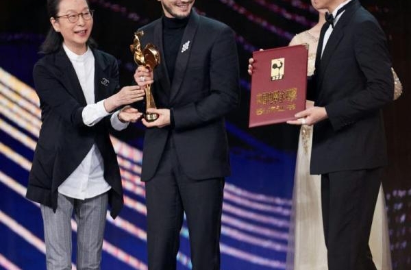 “百花”之后捧“金鸡”黄晓明：做演员想成“百年老店”
