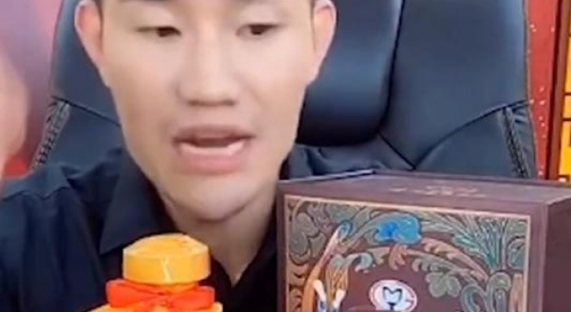 嘎子哥直播再翻车！卖货报虚高价格遭揭穿，被批频繁炒作名声堕落