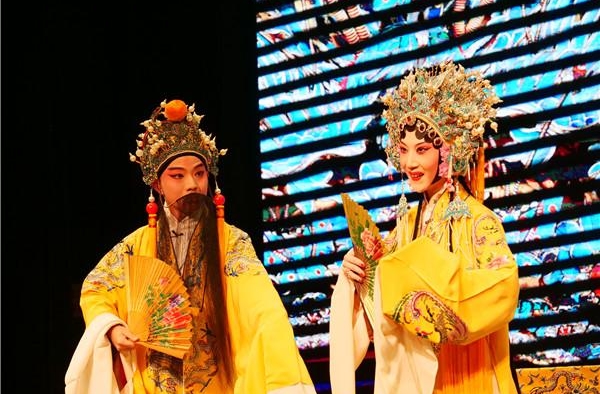 千呼万唤始出来！4个月魔鬼训练后，学生版唐明皇、杨贵妃首登台