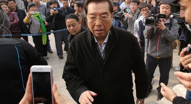 李双江去医院看望老友，梦鸽想高歌一曲，病人：不宜大声喧哗