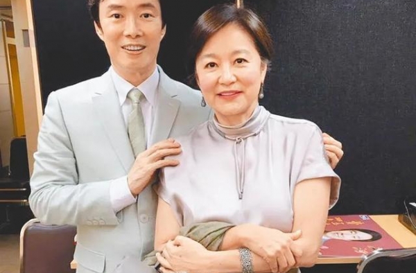 造谣费玉清患癌的主播发声道歉，却被扒出曾抹黑吴亦凡和李易峰