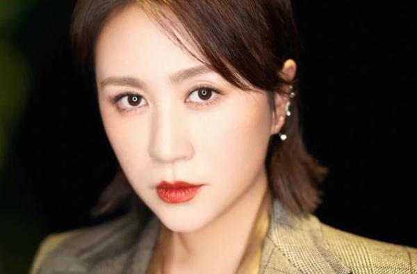 他是马丽老公，与大11岁老婆同框像母子，老妻少夫的婚姻也幸福