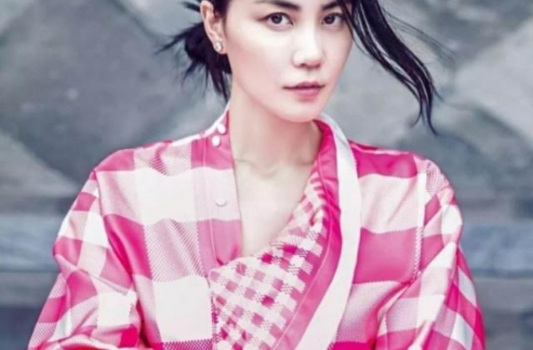 王菲女儿新简介内容太绝望，疑暴露王菲是个失败的女人