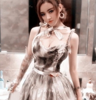 潘春春的小哪吒头可爱无敌，把衣服穿的这么立体，她是如何做到？
