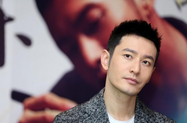黄晓明幕后真实现状曝光：因节食熬夜拍戏，心脏不适脸色惨白倒下