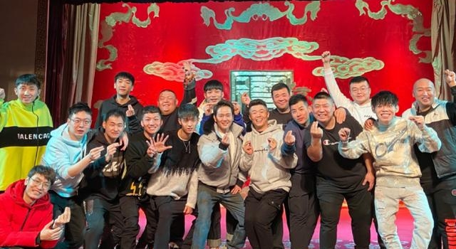堂良助阵秦霄贤新综艺，成道明寺惹老秦嫌弃，手臂肌肉惹网友注意