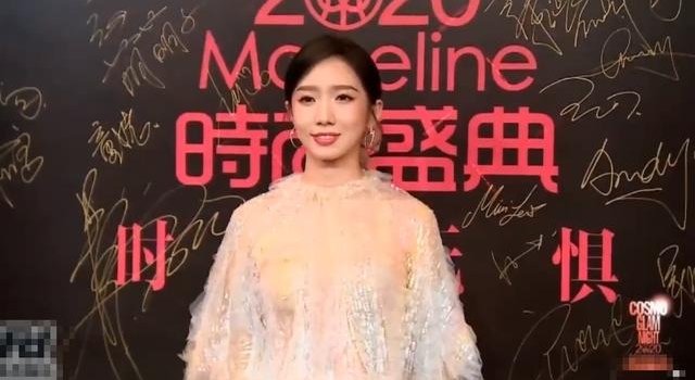 穿最贵的衣服，走最辣眼的红毯