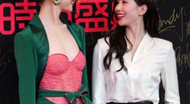 刘诗诗倪妮走红毯拥抱牵手装接吻 被吐槽：太刻意