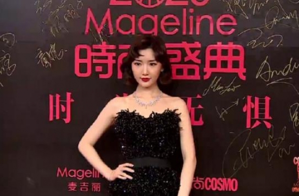女星红毯斗艳：奚梦瑶无气色，邢菲掉假发片，乔欣似穿卫生纸